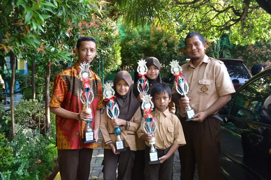SD ISLAM TERPADU LENTERA ILMU